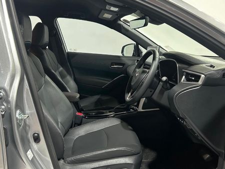 2025-Toyota-Corolla-Cross-18-XR-Hybrid_10