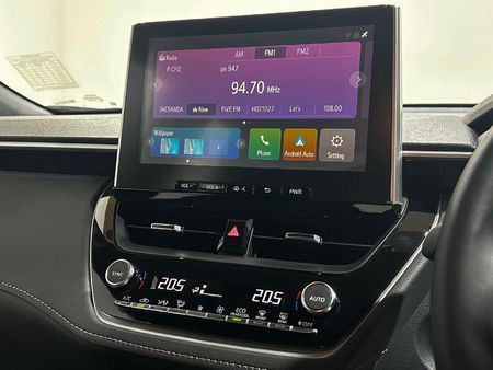 2025-Toyota-Corolla-Cross-18-XR-Hybrid_12
