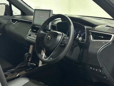 2025-Toyota-Corolla-Cross-18-XR-Hybrid_13