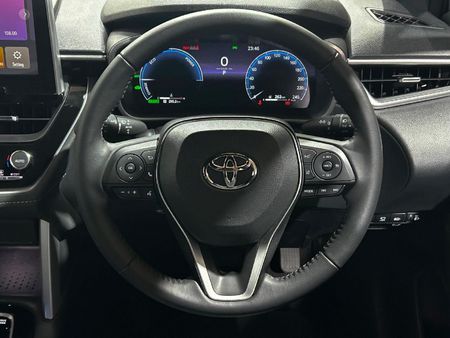 2025-Toyota-Corolla-Cross-18-XR-Hybrid_15