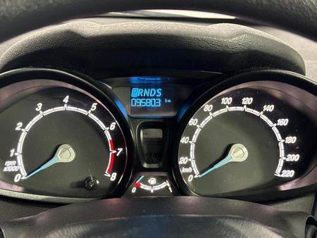 2016-Ford-Fiesta-10-EcoBoost-Ambiente-Auto-5-dr_2