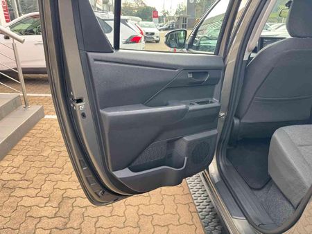 2026-Toyota-Hilux-28-GD-6-RB-SRX-4x4-Auto-Double-Cab_18