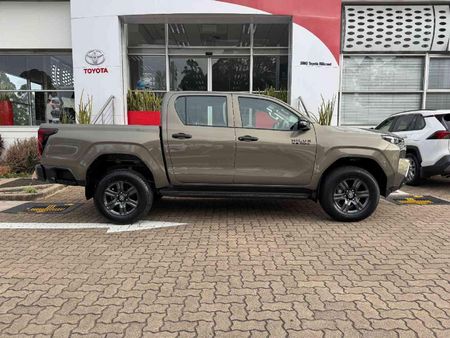 2026-Toyota-Hilux-28-GD-6-RB-SRX-4x4-Auto-Double-Cab_3