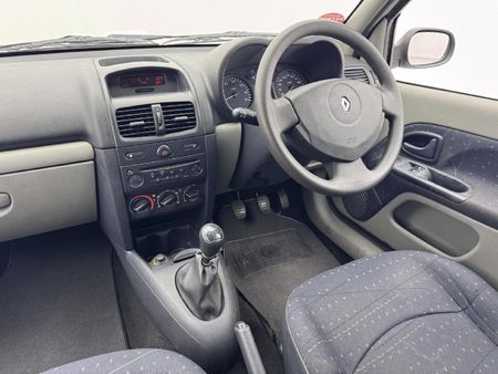 2004-Renault-Clio-14-Expression_7