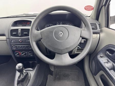 2004-Renault-Clio-14-Expression_8