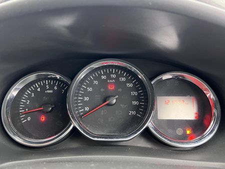 2017-Renault-Sandero-900T-Stepway_9