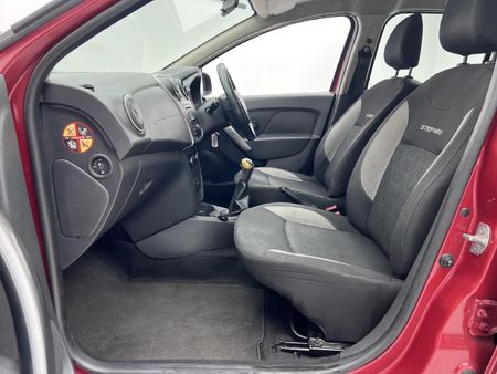 2017-Renault-Sandero-900T-Stepway_6