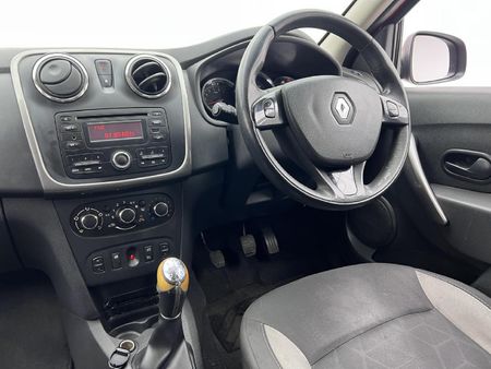 2017-Renault-Sandero-900T-Stepway_7