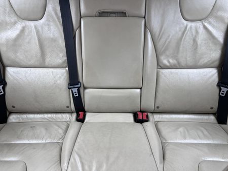 2011-Volvo-XC60-20-T-Auto_11