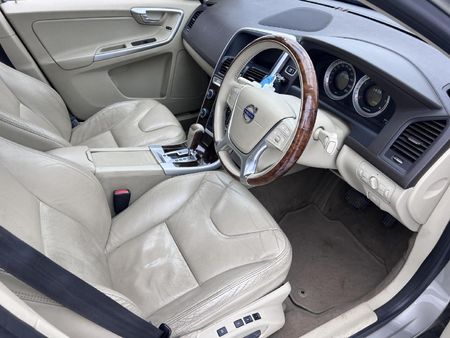 2011-Volvo-XC60-20-T-Auto_12
