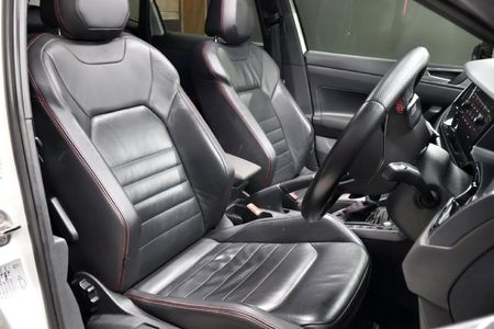 2022-Volkswagen-Polo-20-GTI-Auto-147kW_17