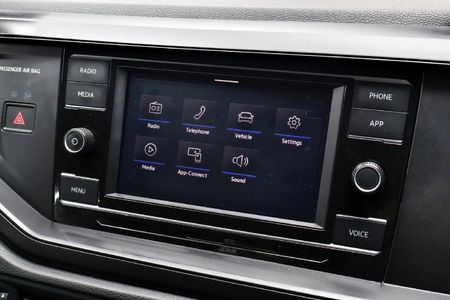 2023-Volkswagen-Polo-10-TSI_13