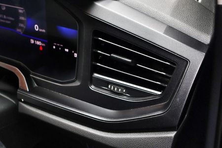 2023-Volkswagen-Polo-10-TSI_14