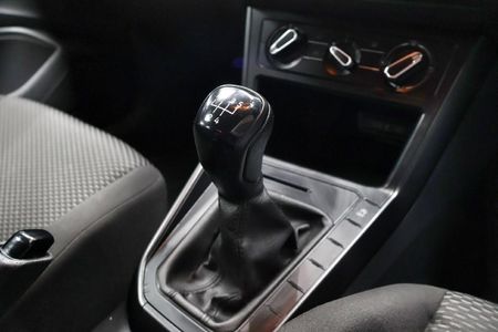 2023-Volkswagen-Polo-10-TSI_15