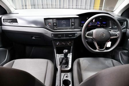 2023-Volkswagen-Polo-10-TSI_7