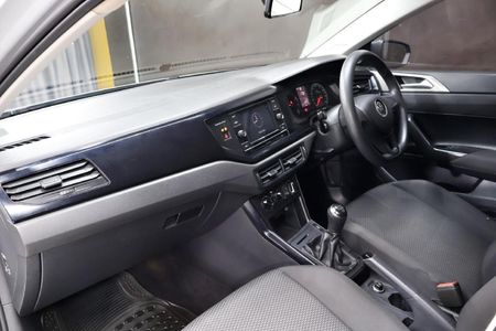 2021-Volkswagen-Polo-10-TSI-Trendline_10