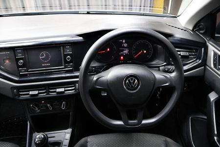 2021-Volkswagen-Polo-10-TSI-Trendline_7