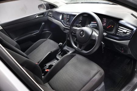 2021-Volkswagen-Polo-10-TSI-Trendline_8