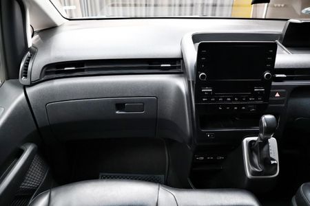 2023-Hyundai-Staria-22d-Executive-Auto_13