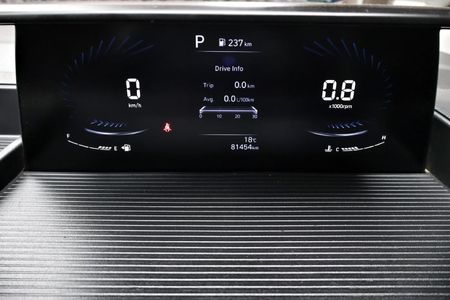 2023-Hyundai-Staria-22d-Executive-Auto_21