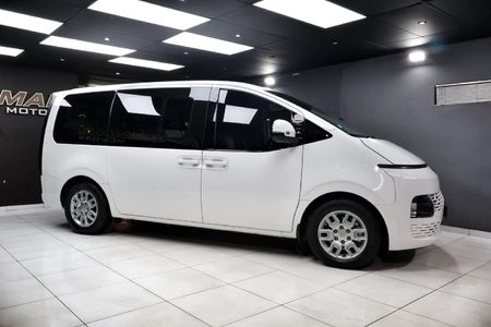 2023-Hyundai-Staria-22d-Executive-Auto_24