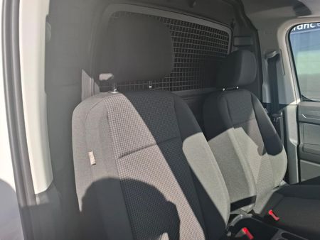 2026-Volkswagen-Caddy-Maxi-Cargo-20-TDI-81kw-Panel-Van_9