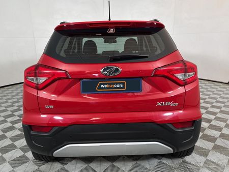 2022-Mahindra-XUV-300-12T-W8_18