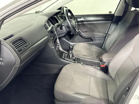 2017-Volkswagen-Golf-VII-10-TSI-Comfortline_8