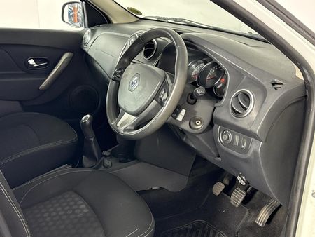 2014-Renault-Sandero-900T-Dynamique_9