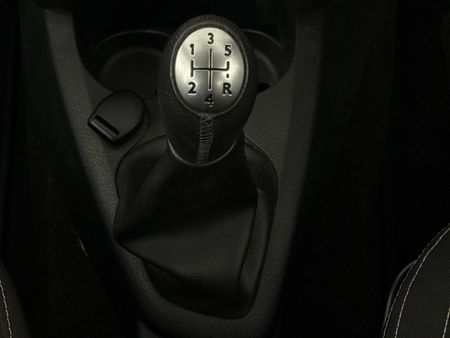 2014-Renault-Sandero-900T-Dynamique_10