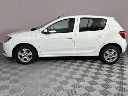 2014-Renault-Sandero-900T-Dynamique_19