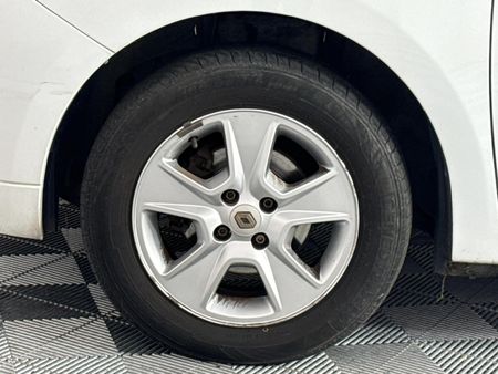 2014-Renault-Sandero-900T-Dynamique_4