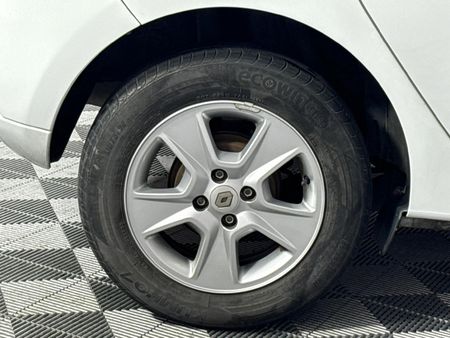 2014-Renault-Sandero-900T-Dynamique_7