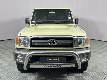 2020-Toyota-Land-Cruiser-79-42-D-Double-Cab_12