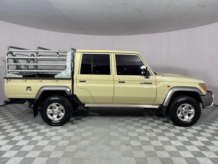 2020-Toyota-Land-Cruiser-79-42-D-Double-Cab_14