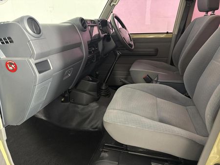 2020-Toyota-Land-Cruiser-79-42-D-Double-Cab_5