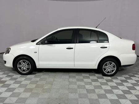 2011-Volkswagen-Polo-Vivo-14-Trendline_13