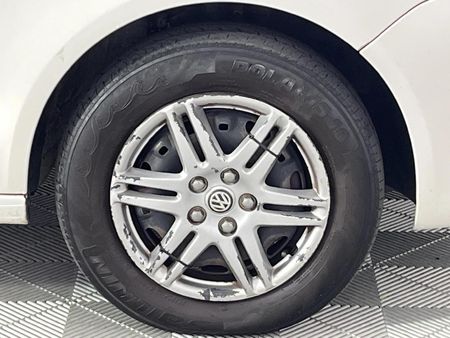 2011-Volkswagen-Polo-Vivo-14-Trendline_4