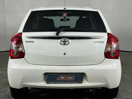 2017-Toyota-Etios-15-XS-5-dr_14