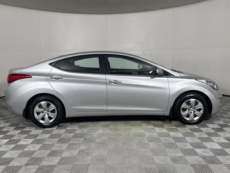 2012-Hyundai-Elantra-16-GLS-Premium_10