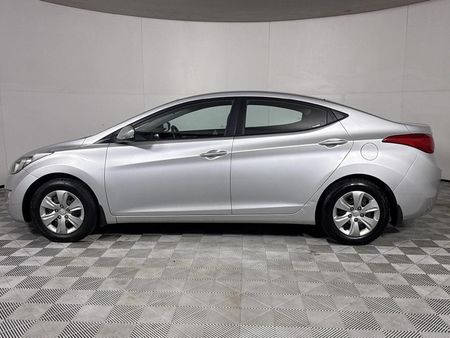 2012-Hyundai-Elantra-16-GLS-Premium_12
