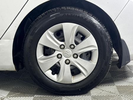 2012-Hyundai-Elantra-16-GLS-Premium_5