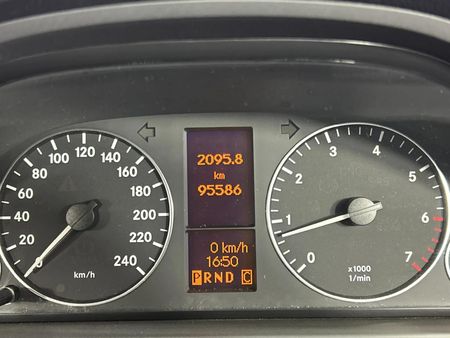 2010-Mercedes-Benz-A-Class-A-180-Elegance-Auto_2