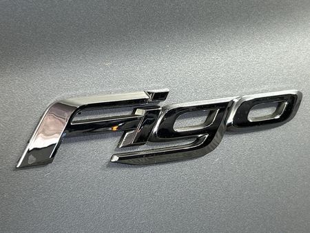 2013-Ford-Figo-14-Ambiente_11