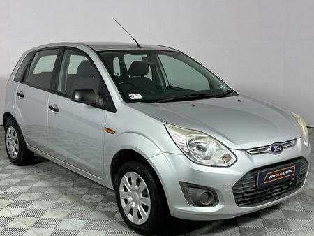 2013-Ford-Figo-14-Ambiente_15