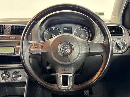 2010-Volkswagen-Polo-16-Comfortline-5-dr_12