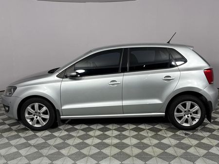 2010-Volkswagen-Polo-16-Comfortline-5-dr_19