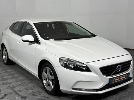 2015-Volvo-V40-T4-Elite-Auto_16