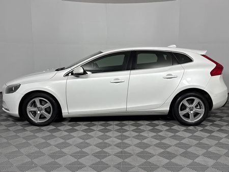 2015-Volvo-V40-T4-Elite-Auto_19