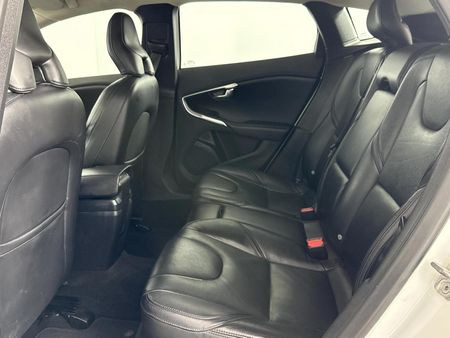 2015-Volvo-V40-T4-Elite-Auto_3